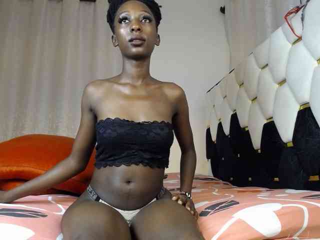 LynaBella webcam