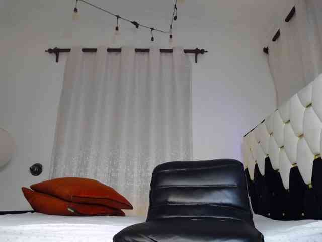 LynaBella webcam