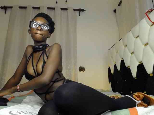 LynaBella webcam