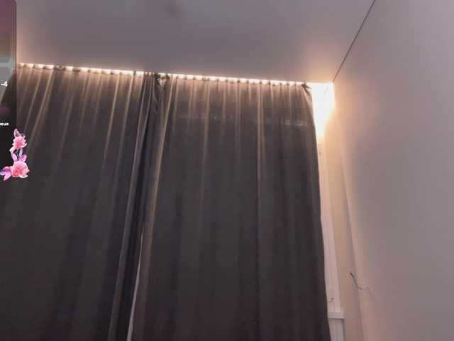 TastyVeni live cam on BongaCams