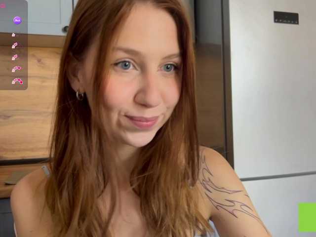TastyVeni live cam on BongaCams