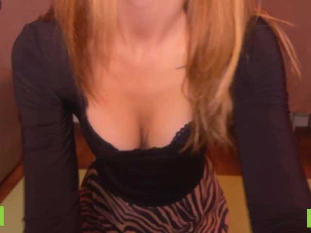 TastyVeni live cam on BongaCams