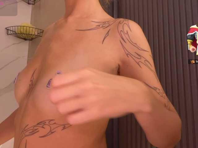 TastyVeni live cam on BongaCams