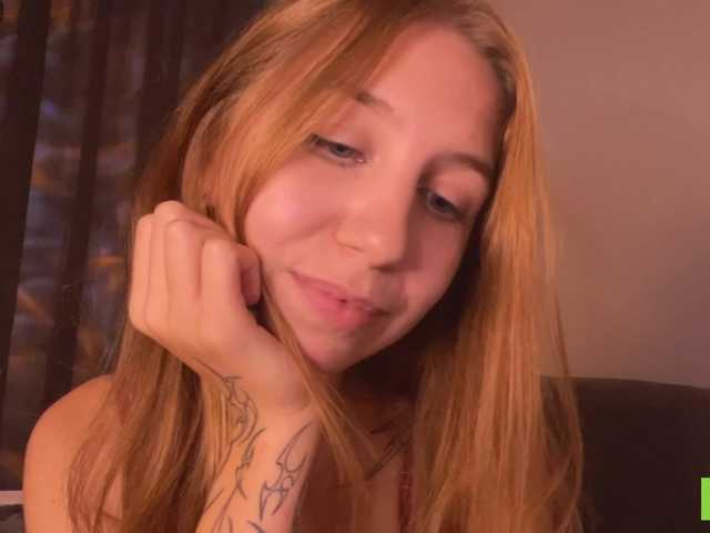 TastyVeni live cam on BongaCams