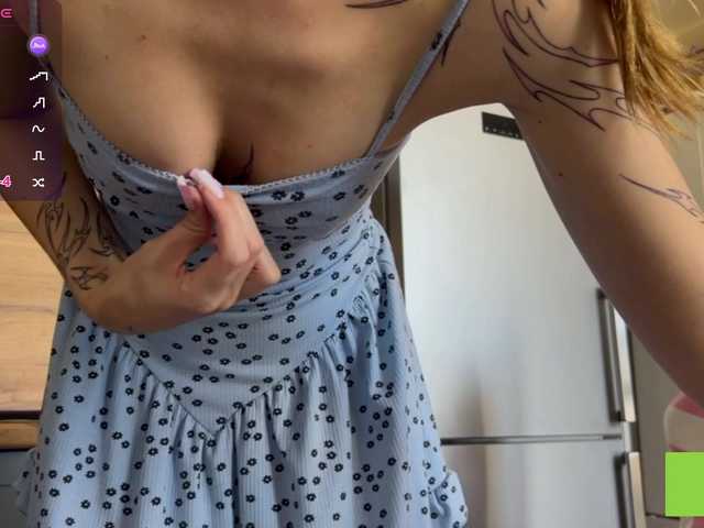 TastyVeni live cam on BongaCams