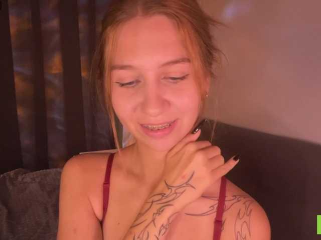 TastyVeni live cam on BongaCams