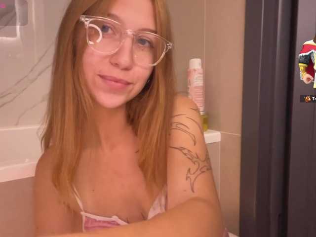 TastyVeni live cam on BongaCams