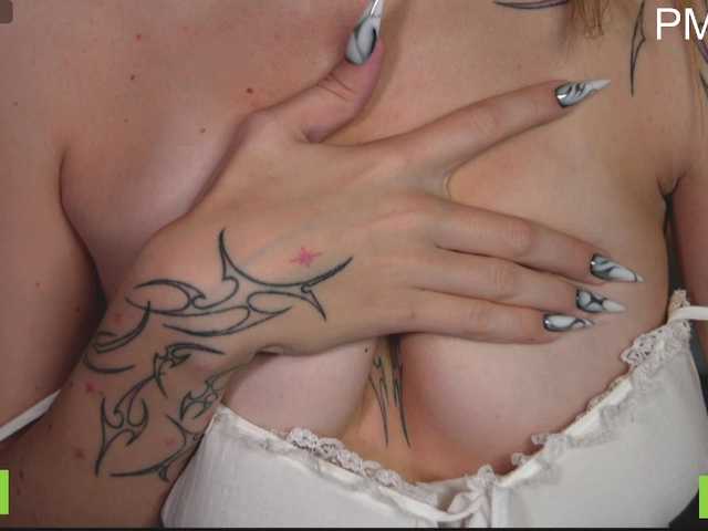 TastyVeni live cam on BongaCams