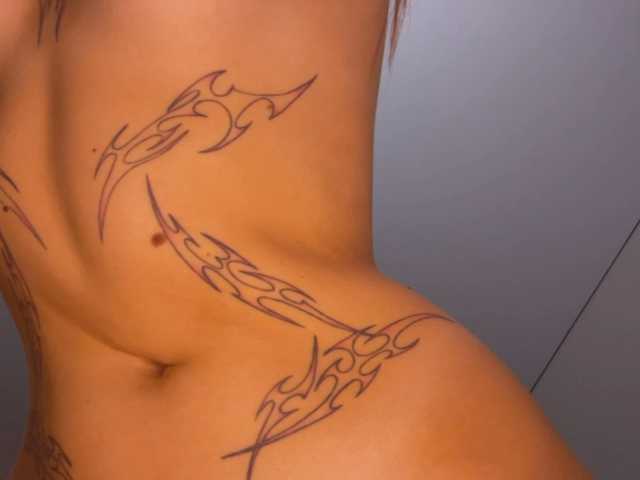 TastyVeni live cam on BongaCams