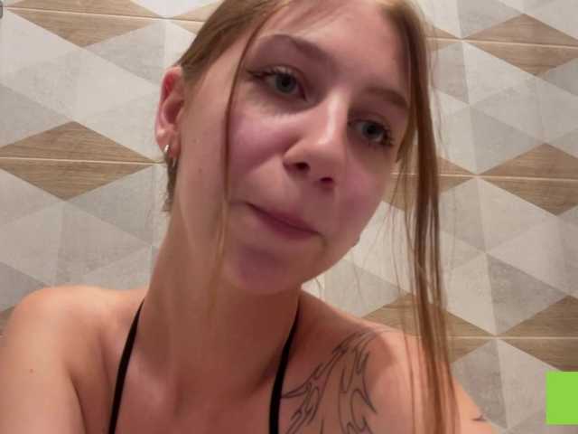 TastyVeni live cam on BongaCams