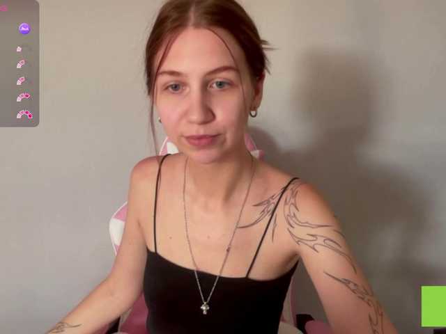 TastyVeni live cam on BongaCams