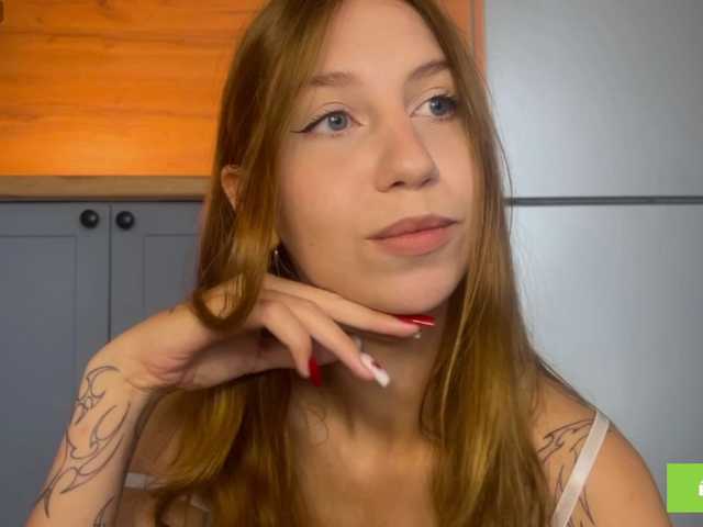 TastyVeni live cam on BongaCams