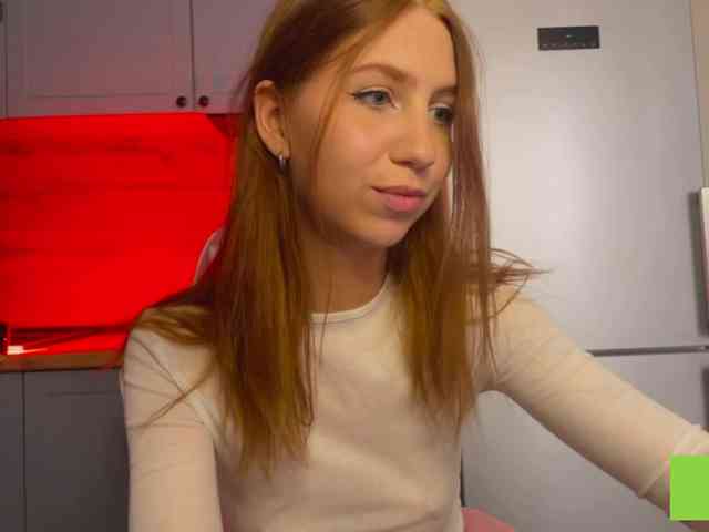 Tastyvinni's cam show statistics and live stream