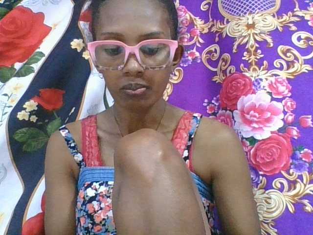 ninie1a live cam on BongaCams
