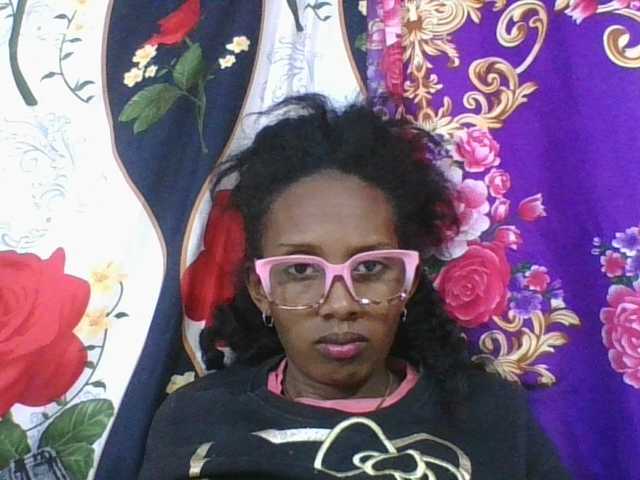 ninie1a live cam on BongaCams