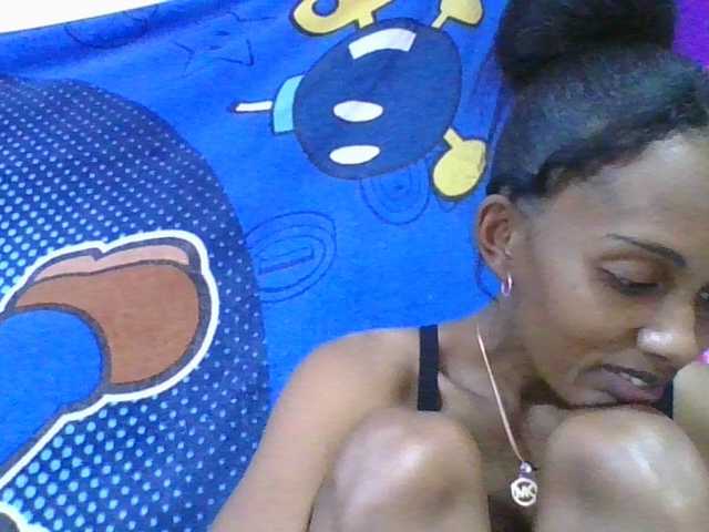ninie1a live cam on BongaCams