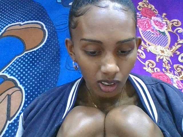 ninie1a live cam on BongaCams