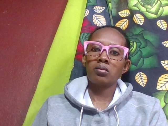 ninie1a live cam on BongaCams