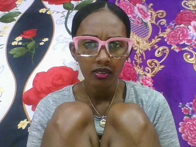 ninie1a live cam on BongaCams