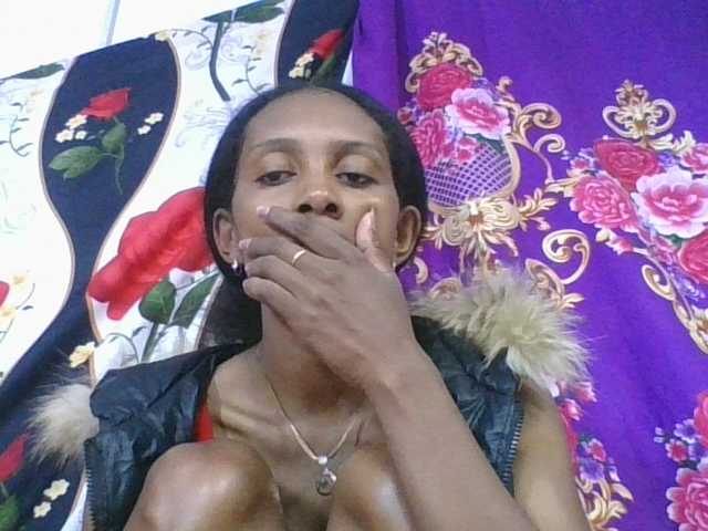 ninie1a live cam on BongaCams