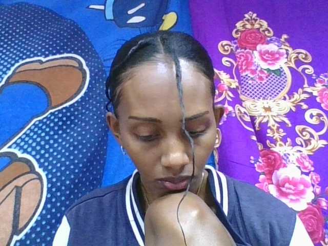 ninie1a live cam on BongaCams