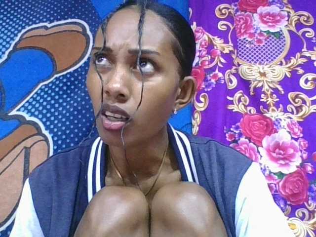 ninie1a live cam on BongaCams