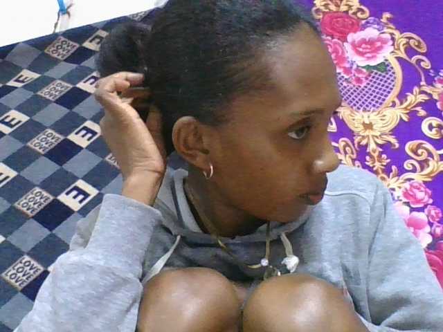 ninie1a live cam on BongaCams