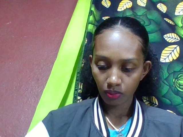 ninie1a, live now on BongaCams