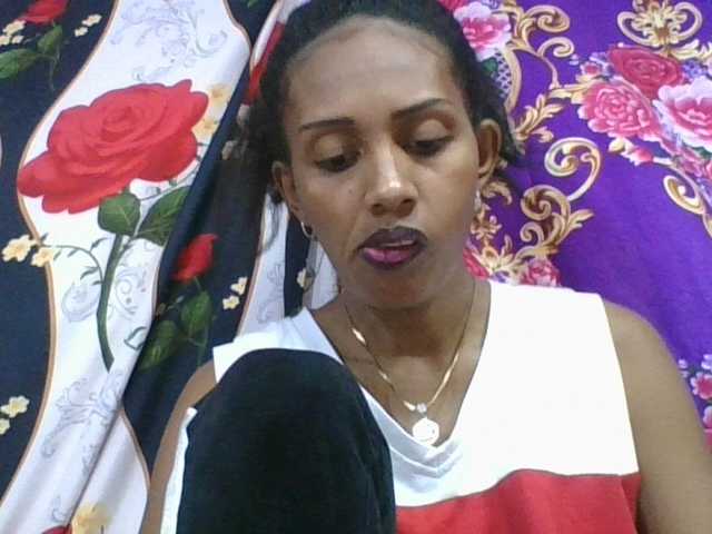 ninie1a live cam on BongaCams