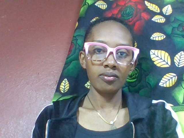ninie1a live cam on BongaCams