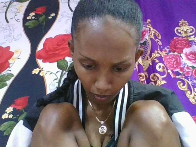 ninie1a live cam on BongaCams