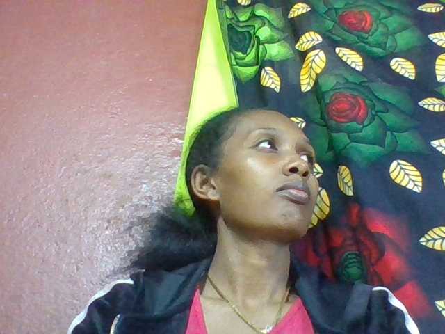 ninie1a live cam on BongaCams