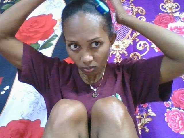 ninie1a live cam on BongaCams