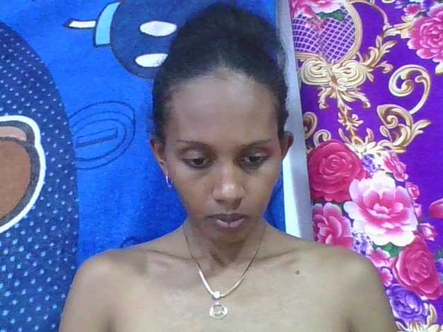 ninie1a live cam on BongaCams