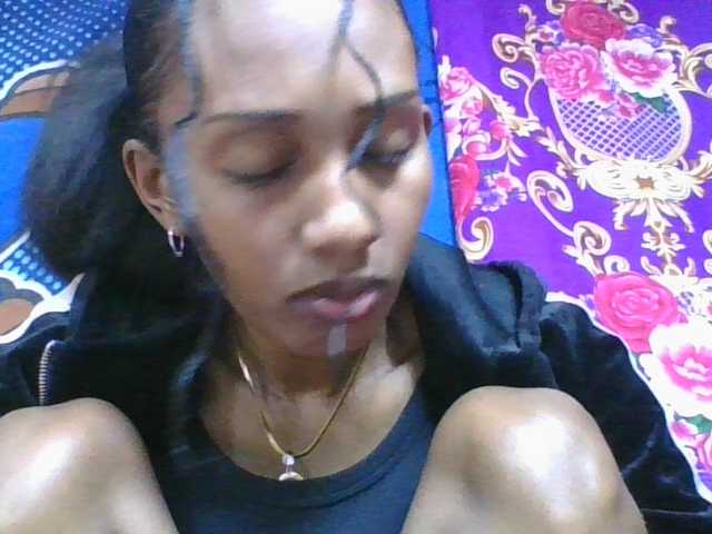 ninie1a live cam on BongaCams
