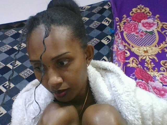 ninie1a live cam on BongaCams