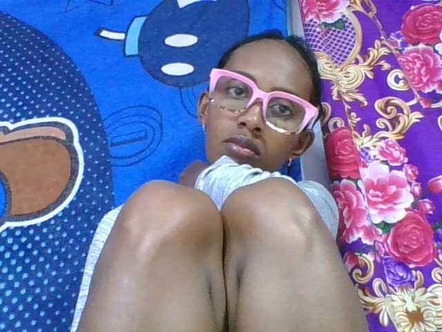 ninie1a live cam on BongaCams