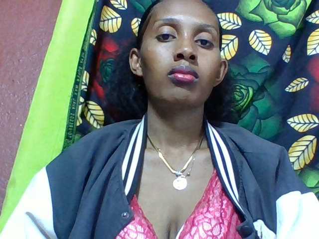 ninie1a, en directo ahora en BongaCams