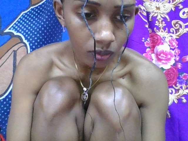 ninie1a live cam on BongaCams
