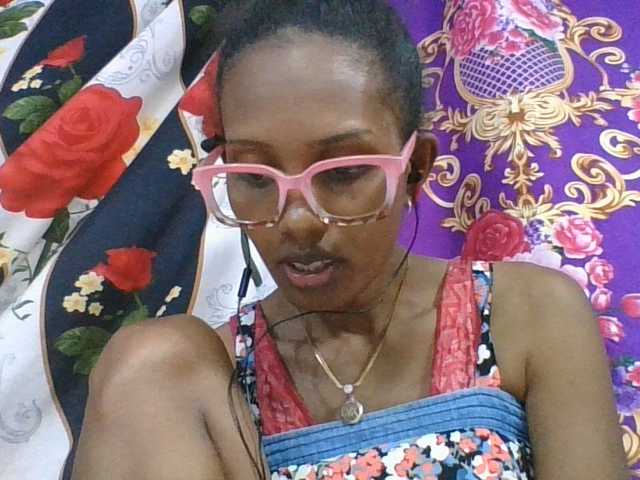 ninie1a live cam on BongaCams