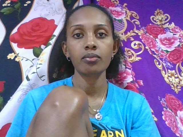 ninie1a live cam on BongaCams