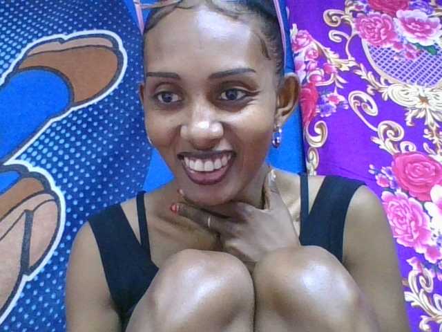 ninie1a live cam on BongaCams