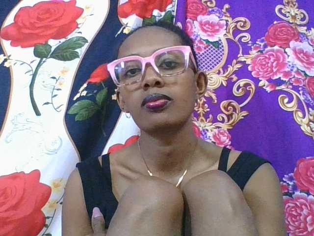 ninie1a live cam on BongaCams