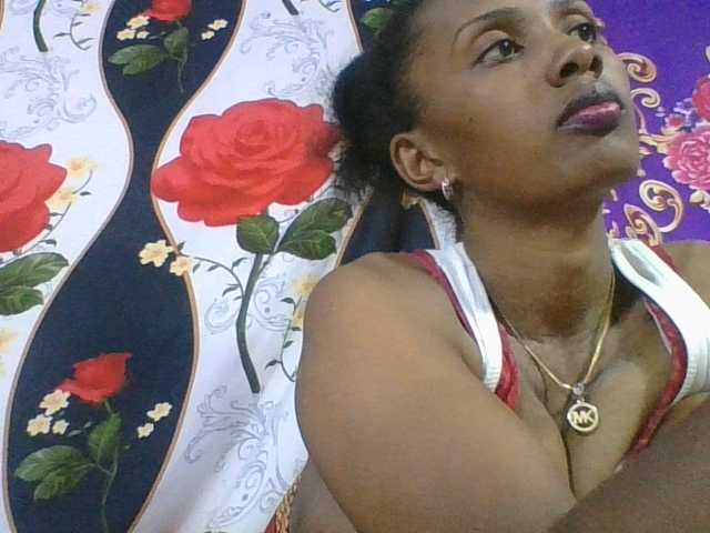 ninie1a live cam on BongaCams