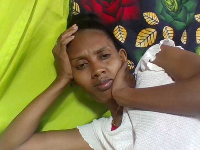 ninie1a live cam on BongaCams