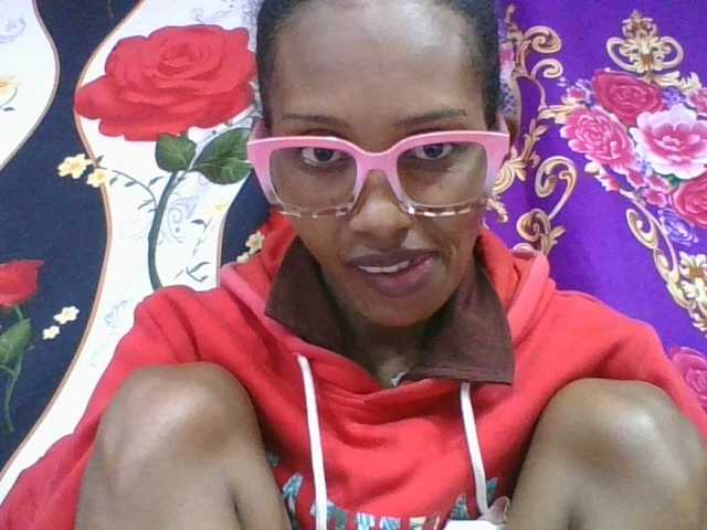 ninie1a live cam on BongaCams
