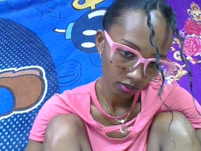 ninie1a live cam on BongaCams