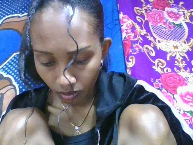 ninie1a live cam on BongaCams
