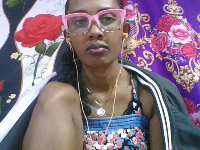 ninie1a live cam on BongaCams
