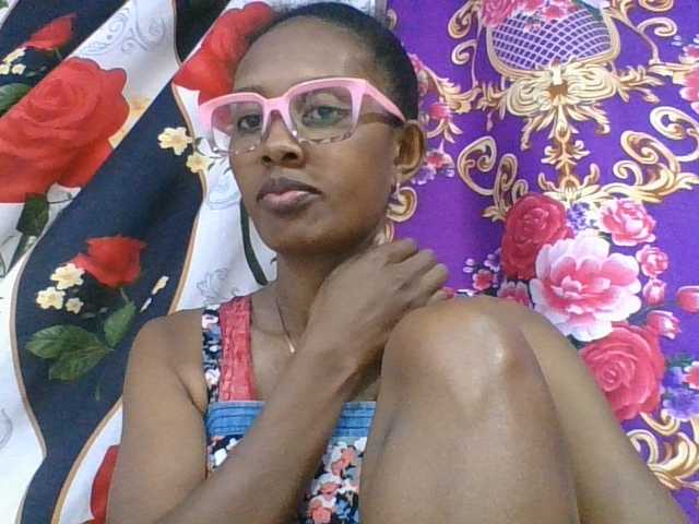 ninie1a live cam on BongaCams